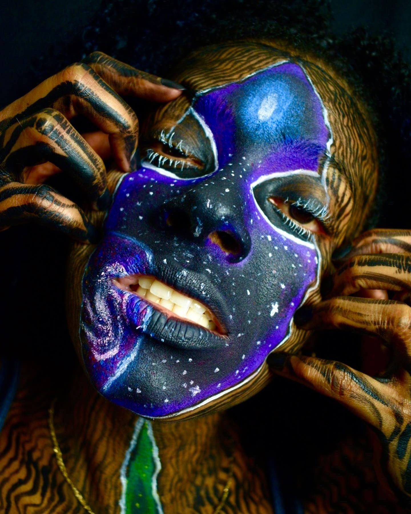 Fiona avec le body painting openning